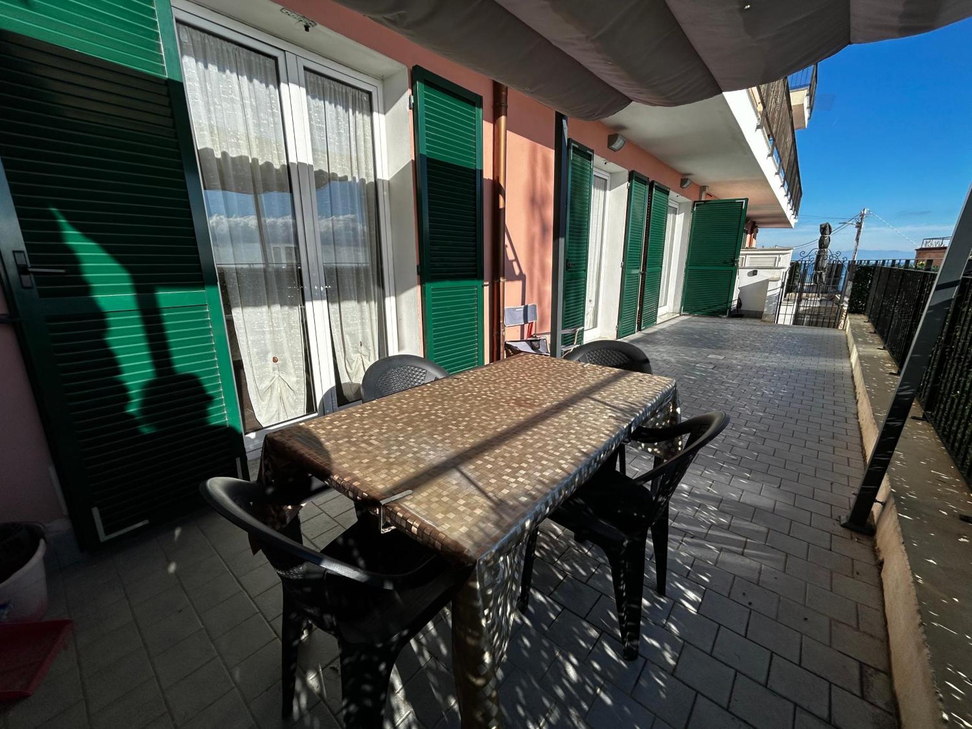 Casa Serge Vista Mare Con Ampio Terrazzo Privato Bergeggi Exterior foto